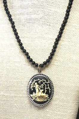 Moda Collar Camafeo Negro/Crema Diana La Cazadora Resina Plata Colgante C16 Foto 1 de 4