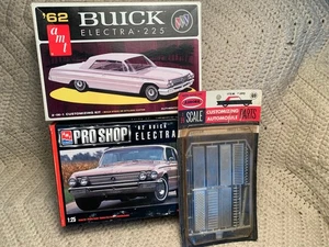 1/25 AMT Lot Of 2 1962 Buick Elektra 225 Model Kits + Rare AMT Grill Kit - Picture 1 of 17