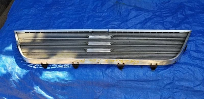 Chrysler Newport 1964 parrilla con 3 emblemas. Usado. Ad# 581 Foto 1 de 4