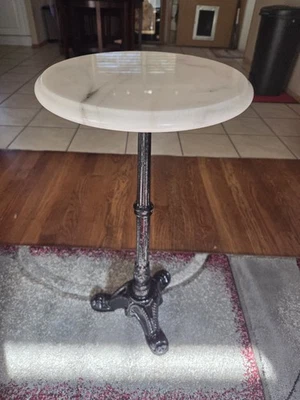 Antigua mesa victoriana de hierro fundido y mármol de 1 pie de diámetro 2 pies de alto pesa 20 libras Foto 1 de 4