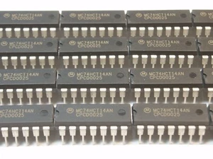 Qty 20: Motorola 74HCT14 Hex Schmitt Inverters SN74HCT14N, 74HCT14N, MC74HCT14A - Picture 1 of 8