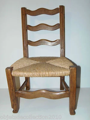 -JOLIE CHAISE ANCIENNE pour ENFANT CHENE avec PAILLAGE PAILLE REFAIT très déco - Photo 1/4