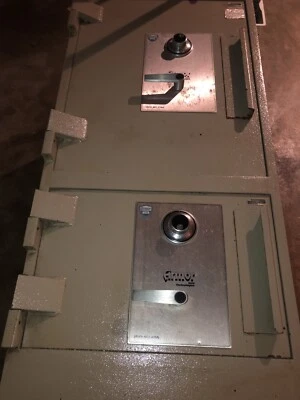 Armor Commercial Steel fireproof Safe / Vault Comes With Combination And Keys - Image 1 of 4