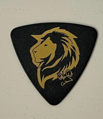 Selección de guitarra FERNANDES L'Arc-en-Ciel Ken/patrón León dorado/triángulo 0,8 mm/negro Foto 1 de 3