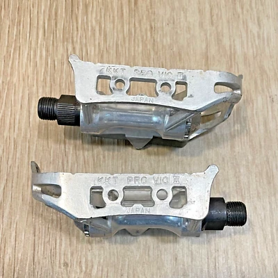 Pedales KKT Pro Vic II de colección plateados 9/16 con tapones antipolvo años 70 80 Pro Vic 2 Foto 1 de 4