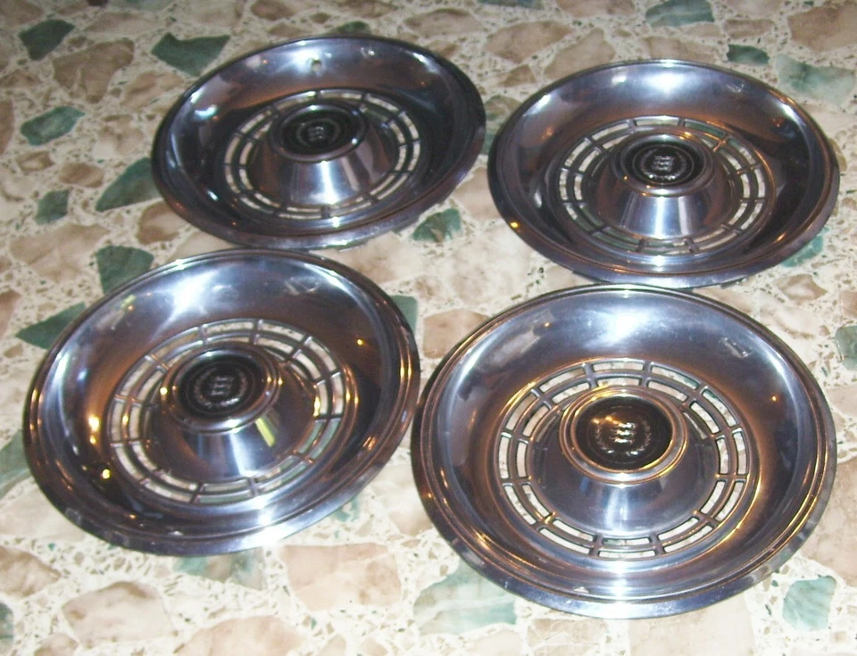 77-82 Ford LTD Mercury Tapacubos Juego de 4 78 79 80 81?? Foto 1 de 4