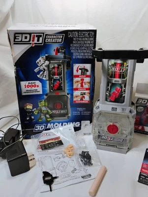 Paquetes de 18 figuras de héroe máquina de moldeo creador de personajes 3D IT  Foto 1 de 4