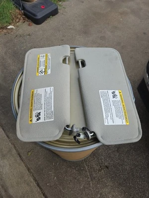 Quebra-sol Ford Escape Mazda Tribute 2001-2009. Cinza  - Imagem 1 de 4