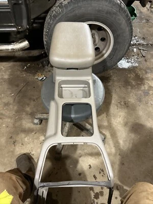 Серая центральная консоль в сборе для Jeep Grand Cherokee WJ 1999-2004 годов выпуска от оригинального производителя - Изображение 1 из 4