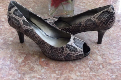New Bandolino Infatuate Women's Snakeskin Print Leather Peep Toe Pump Size 8M - Image 1 of 4