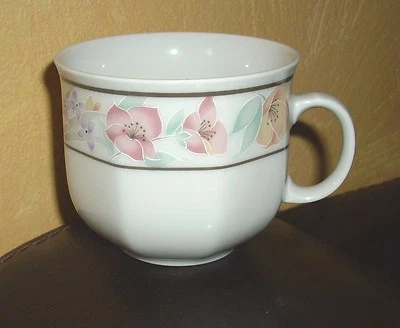 Winterling Röslau 1 Kaffeetasse  Blumendekor achteckig - Bild 1 von 4