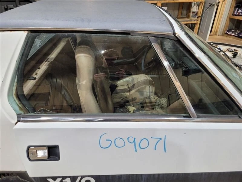 Fiat X1/9 1978 puerta delantera derecha pasajero vidrio (vidrio de ventilación separado) Foto 1 de 3