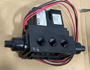 Válvula solenoide neumática Parker SS60105001 110-120 VAC, 7,2 W 35-150 Psig - Imagen 1 de 7