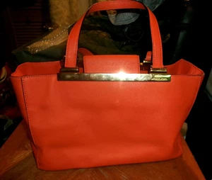 Borsa Michael Kors in pelle arancione con accenti dorati e tasche multiple - Donna - Foto 1 di 5