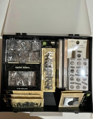 Making Memories Ojales y Palabras/Adornos de Metal con Estuche de Transporte Foto 1 de 4