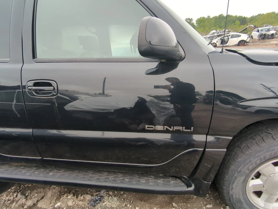 2000-2006 Gmc Yukon Passenger Front Door Oem UHD8G — 第 1/1 张图片