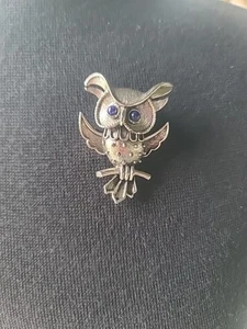 Broche Vintage Peltre Búho Ojos Azules Firmado GS - Imagen 1 de 7