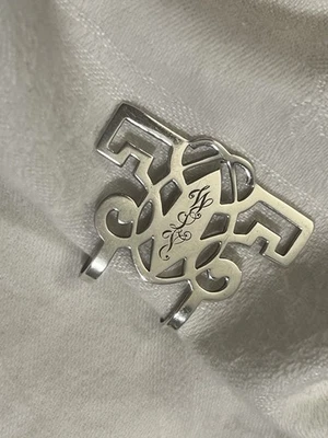 Antiguo clip de servilleta Lunt Sterling #66 mono 'WLV' perforado Foto 1 de 4