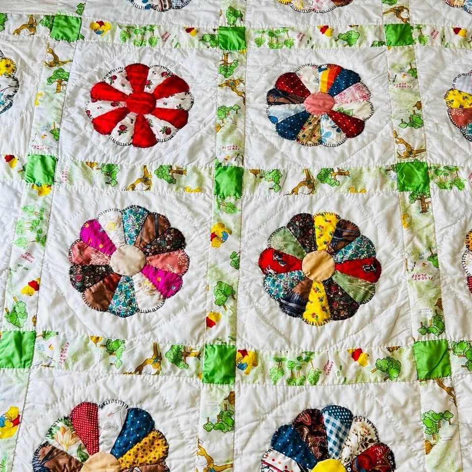 Edredón de platos Dresden cosido a mano tamaño doble 68”x82” para habitación de niños. Foto 1 de 4