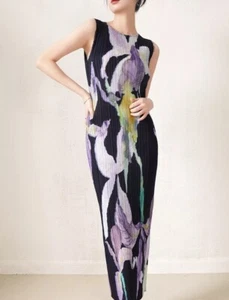 Impresionante Vestido Maya Antonia Plisado Acuarela-Floral-Marfil-Púrpura, Mediodía - Imagen 1 de 10