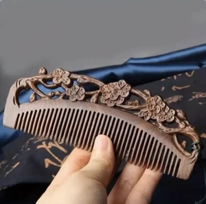 Spazzola per capelli districante per capelli in legno di sandalo 100% naturale fatta a mano - Foto 1 di 6