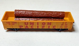 TYCO HO SCALE: UNION PACIFIC, UP 2923, YELLOW GONDOLA . VINTAGE. INCLUDES 3 LOGS - Picture 1 of 6