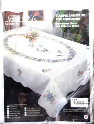 Mantel Phlox Azul, Kit Punto de Cruz Estampado #1952/3 por Tobin, 58" x 104" Foto 1 de 2