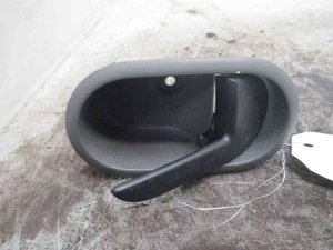 Poignee interieur porte avant droit 1329931 Ford FIESTA V - Picture 1 of 3
