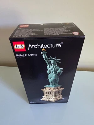 LEGO Architecture: Statue of Liberty (21042) - Image 1 of 3