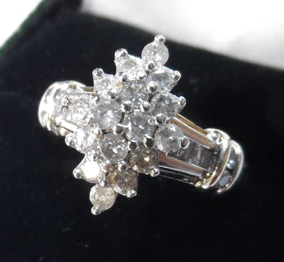 ANILLO MUJER 10K WG CON DIAMANTES Foto 1 de 4