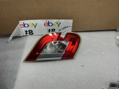 Luz trasera interior trasera izquierda Ford Taurus 2010-2012 AG13-15501-B LH fabricante original con bombilla Foto 1 de 4