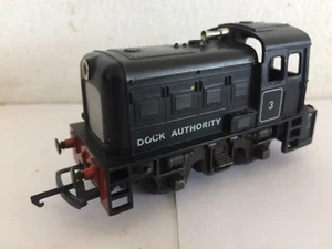 TRIANG TR R253 DIESEL DOCK AUTHORITY BLACK SHUNTER WITH HEAD LIGHT GC - Picture 1 of 4