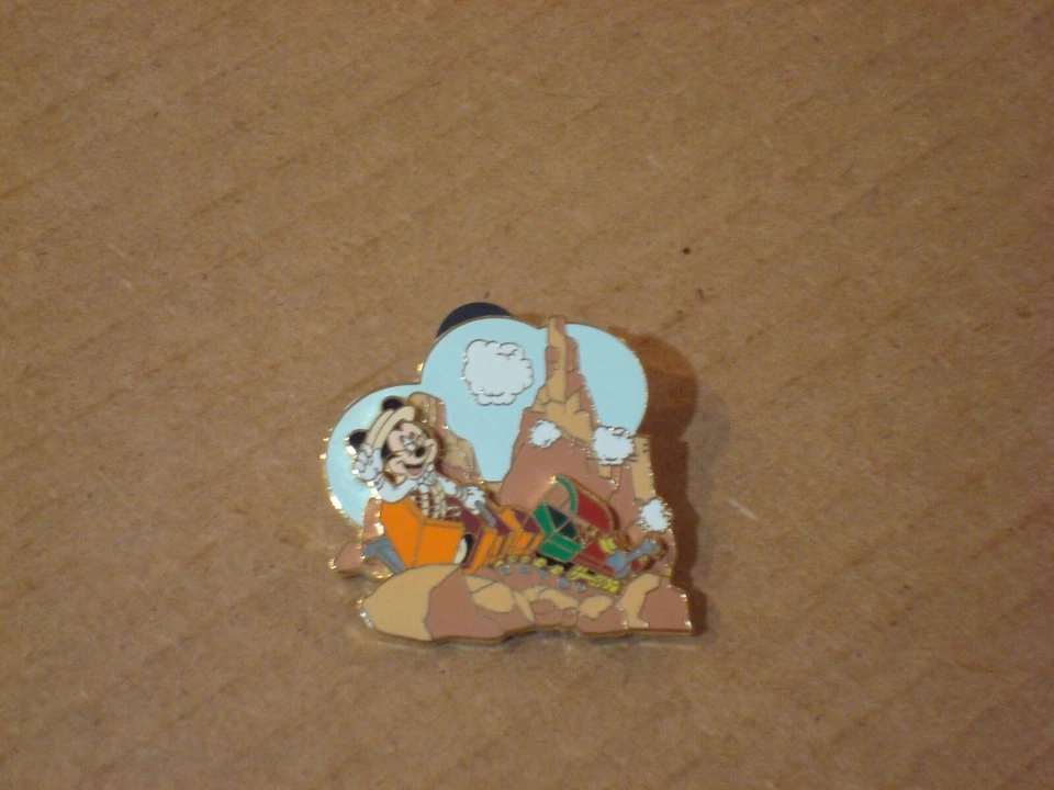 Prendedor The Scoop Main Street Gazette Big Thunder Mountain Railroad LE 2000 Disney Foto 1 de 1