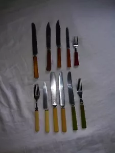 Lote de 11 cuchillos y tenedores antiguos de mango de baquelita de colección - Imagen 1 de 11