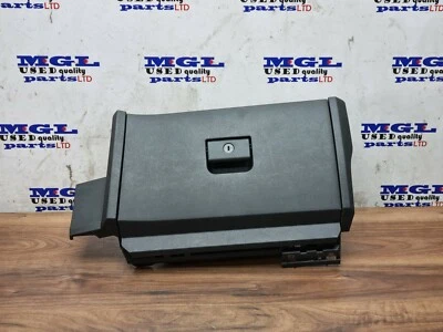 GUANTERA NISSAN 370Z COMPARTIMIENTO DE ALMACENAMIENTO 68108 1EB0A 2009-ON  Foto 1 de 4