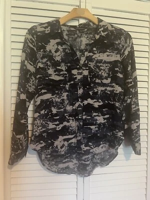 Camisa para mujer ROCK & REPUBLIC talla mediana M con botones manga larga lengüeta enrollable Foto 1 de 4