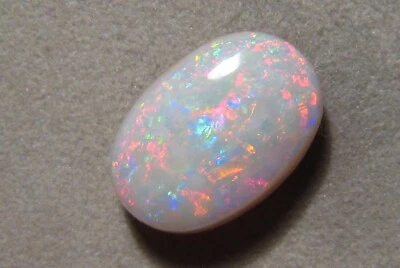 Ópalo blanco natural de 6,3 quilates de Coober Pedy Foto 1 de 4