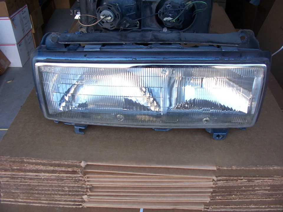 Faro derecho Eldorado Sevilla 1990 1991 OEM usado 1988 1989 original Cadillac # Foto 1 de 1