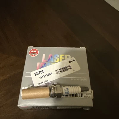 Juego de 4 bujías núcleo cobre iridio NGK 95705 para Honda Civic 1,8 L L4 12-15 Foto 1 de 3