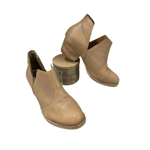 Caterpillar (CAT) Charade Pull on Ankle Boot Sand Color Leather Women’s Sz 9.5 - Picture 1 of 15