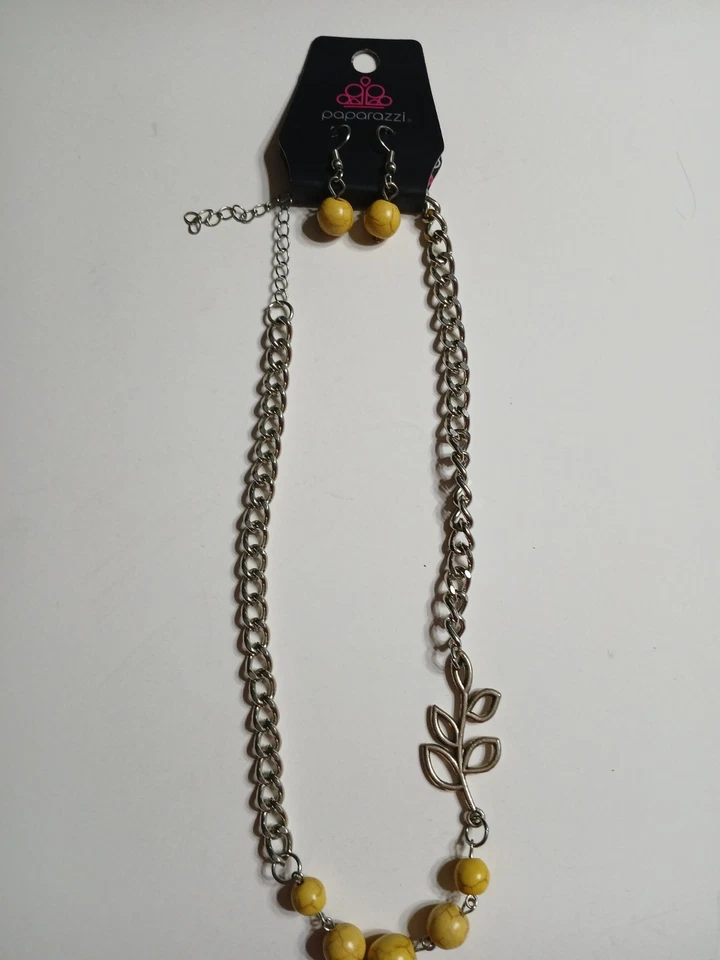 Colar e brincos Paparrazi 18 polegadas com pedras amarelas craqueladas e extensor.  - Imagem 1 de 1