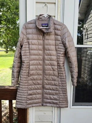 Chaqueta acolchada parka larga Patagonia para mujer Fiona gris talla pequeña leer Foto 1 de 4