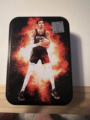 Tarjeta Wemby Victor Wembanyama 2024 NBA Vacía Lata Bonus Incluida Rara. Negro 🔥 Foto 1 de 4