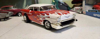 Hot Wheels American Classic Car 1957 CHEVY CUSTOM HOT ROD Diecast Model 1:18 - Image 1 of 4