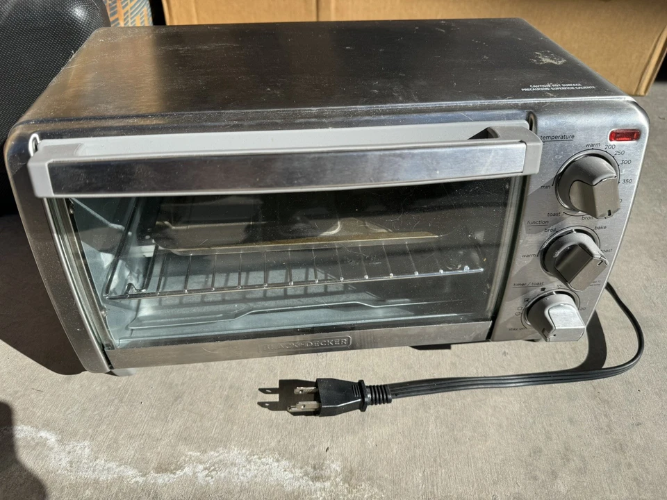 BLACK+DECKER TO1750SB 4-Slice Toaster Oven with Natural Convection - Black - Image 1 of 1