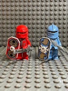 LEGO Lot of 2 Castle Knights Kingdom II Santis Bear and Jayko Hawk minifigure - Picture 1 of 5