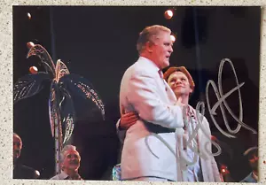 Norbert Leo Butz (solo) foto firmata 5""X7""Tenda chiamata sporchi mascalzoni marci - Foto 1 di 2