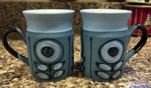 Taza de café de mediados de siglo rara de colección taza flor azul negro perfecto estado - Imagen 1 de 15