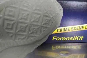 Forensikit: Footprint Casting Investigator Kit become a CSI Detective New - Picture 1 of 6