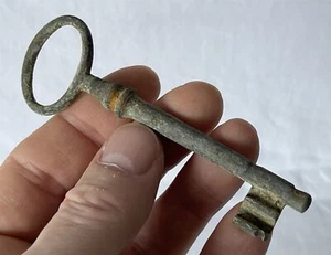 Large Vintage 9.5cm Approx Metal Iron Skeleton Key Ornament Escape Room #71-992 - Imagen 1 de 6